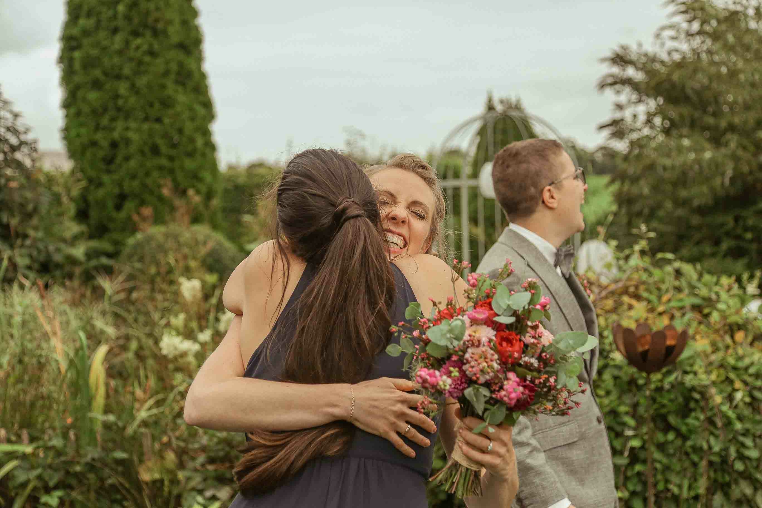 Hochzeitsshooting - Gäste freuen sich